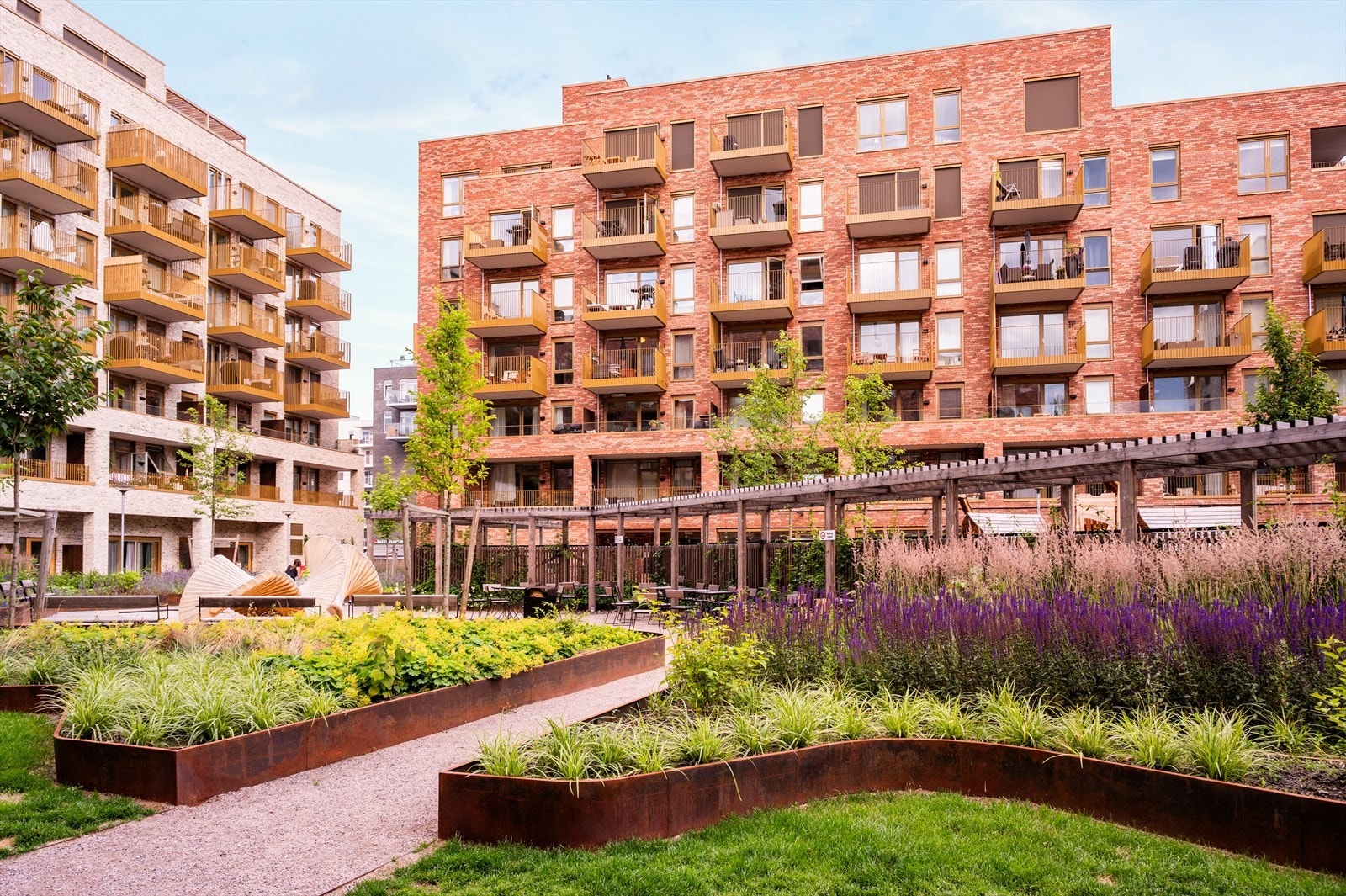 Lørenhagen borettslag er ett av fem boligselskap i Gregers Kvartal, som til sammen omfatter 258 boligenheter. Galleribilde