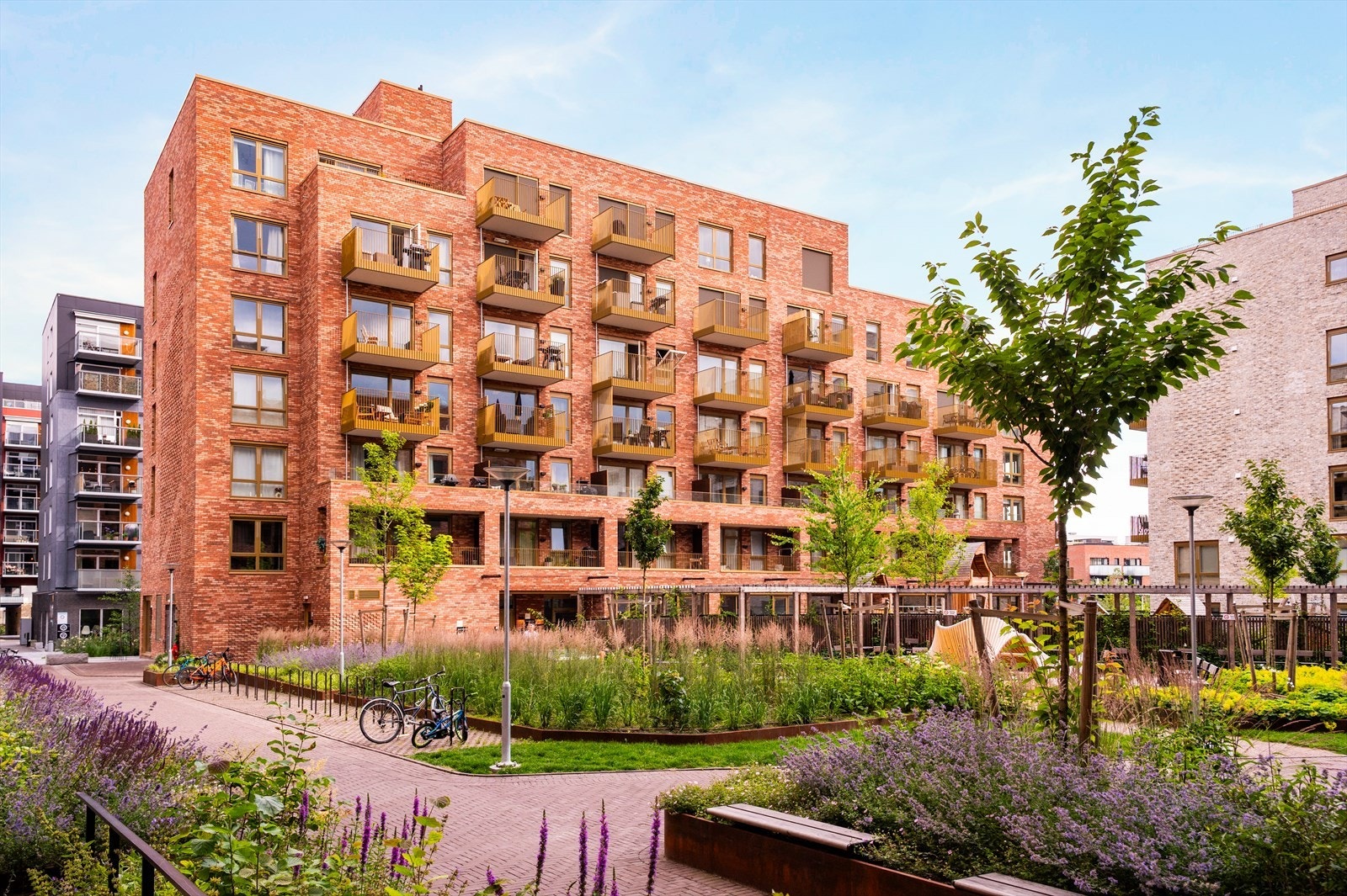 Fellesområdene er svært pent opparbeidet på sommerstid. Galleribilde