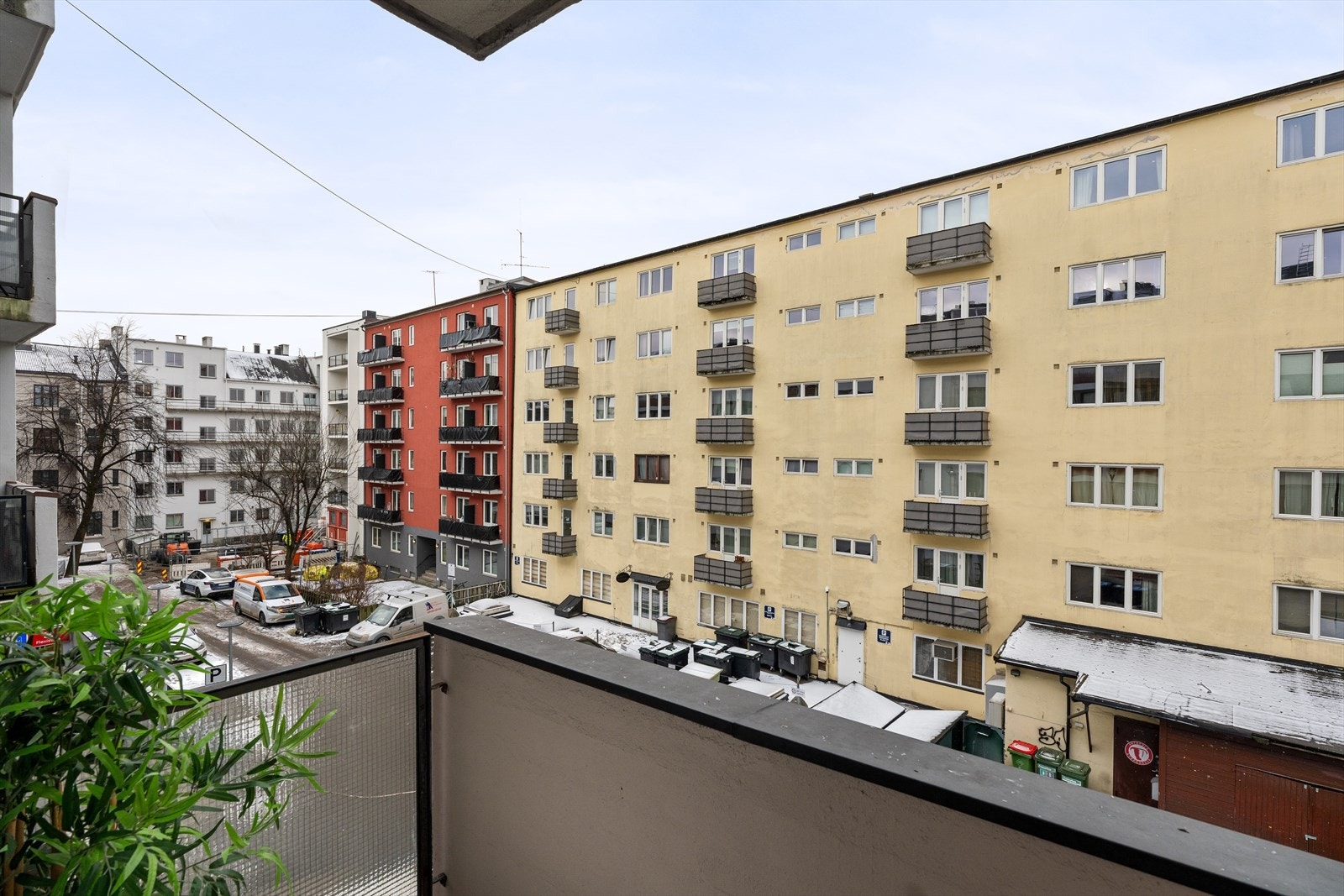 Hele leiligheten vender ut mot indre gårdsrom. Galleribilde