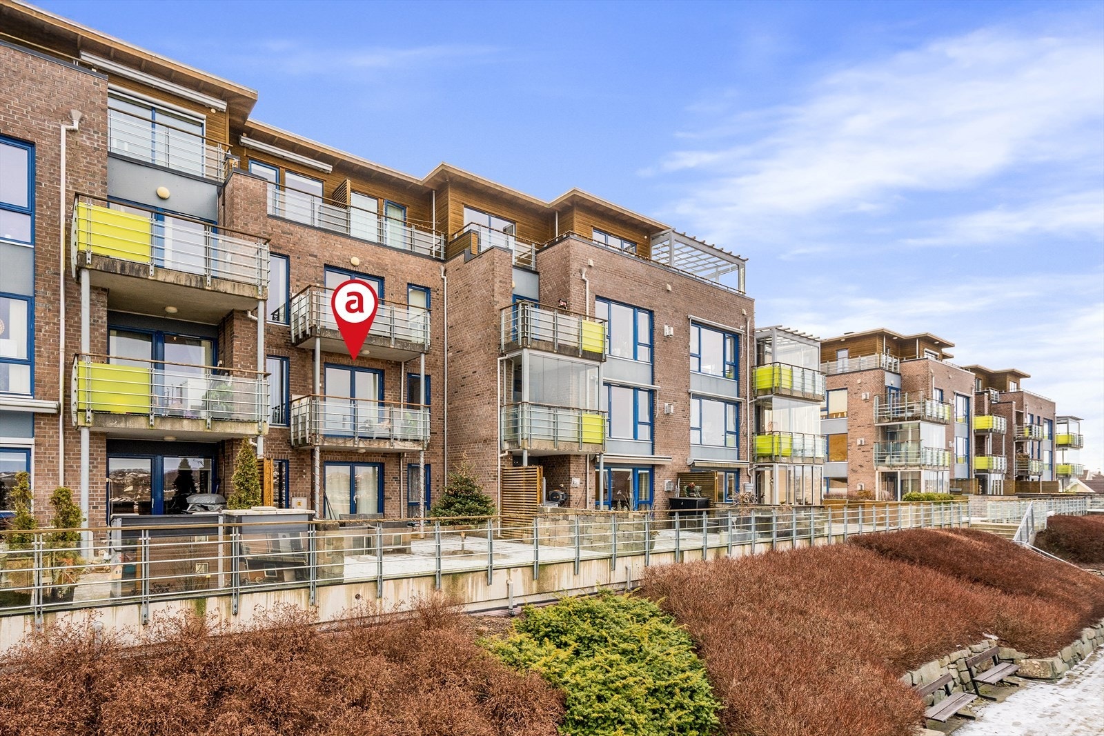 Her får du to balkonger, en østvendt og en vestvendt. Avbildet balkong har god utsikt og ettermiddag/kveldssol. Galleribilde