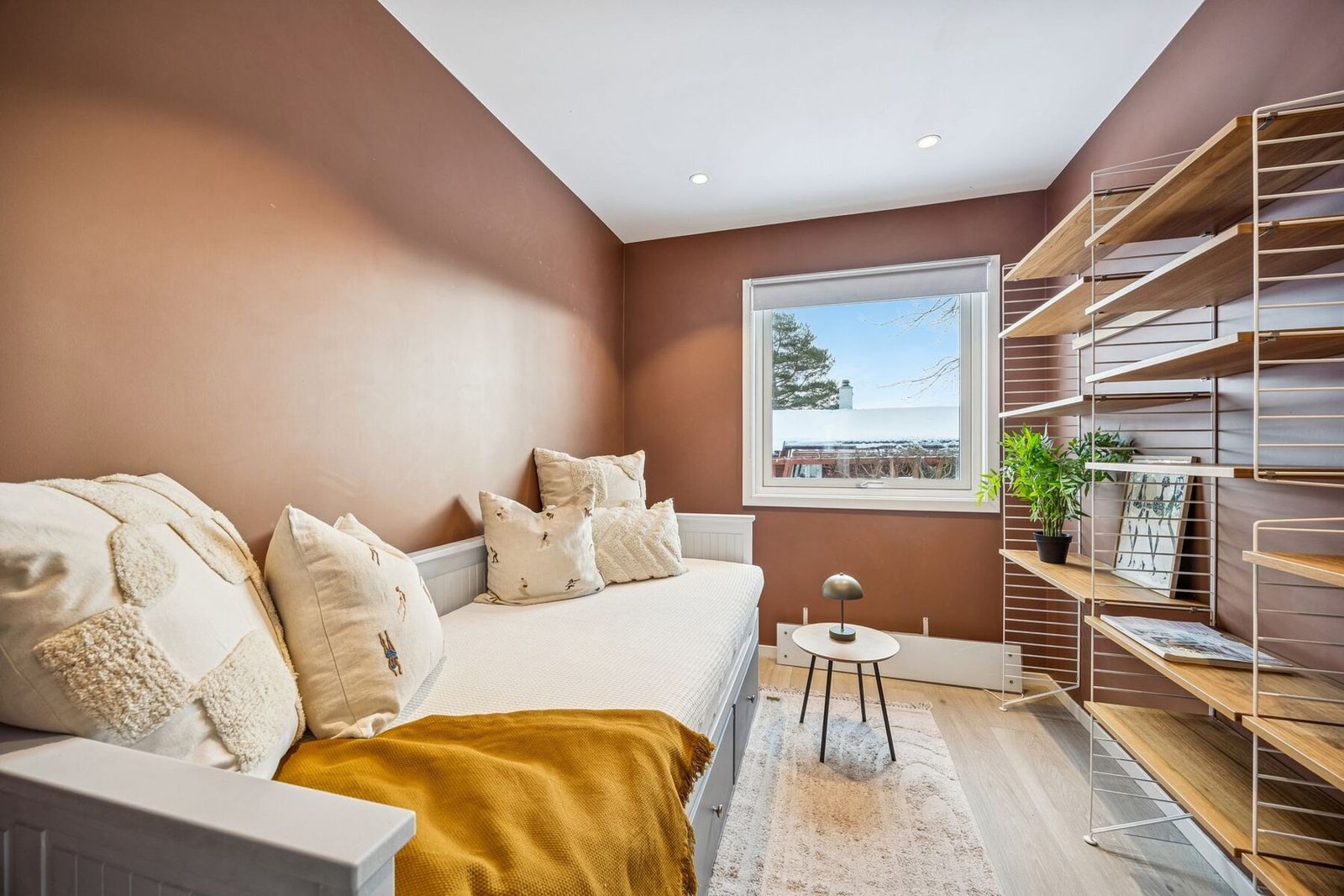 Det andre soverommet er velegnet som barnerom, gjesterom eller kontor. Galleribilde