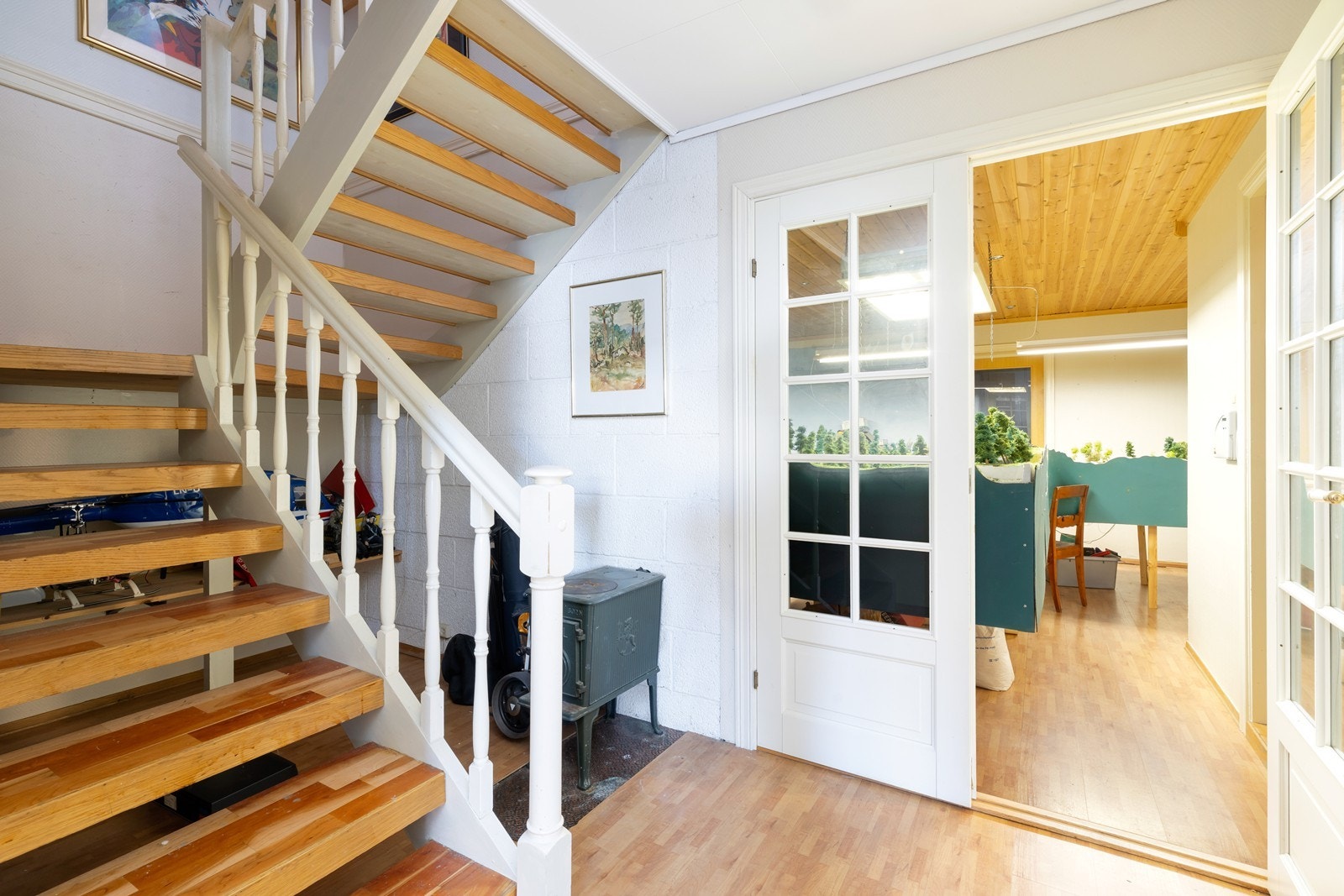 Trapp opp sentralt i etasjen. Galleribilde