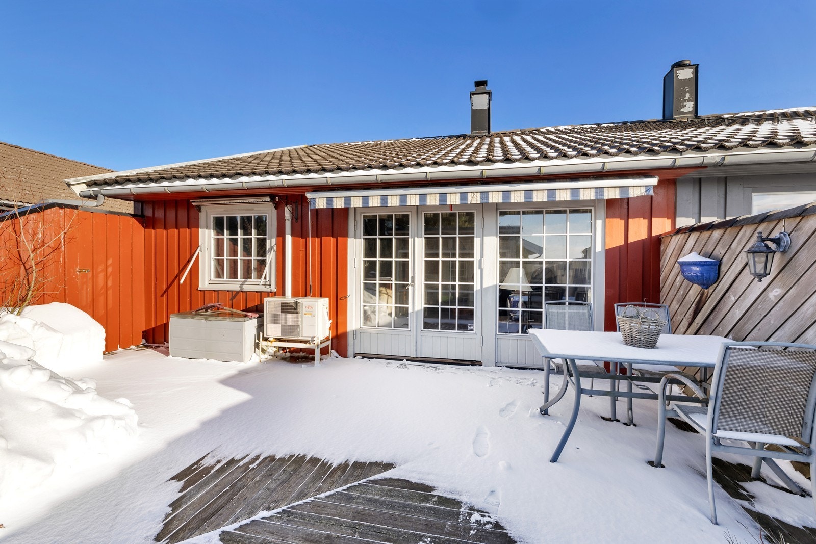 Terrasse foran stue. Galleribilde