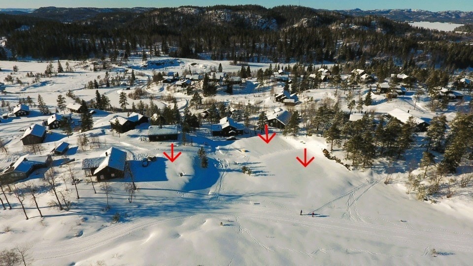 Oversiktsbilde fra øverste del av feltet. Her ser man skiløypene går like ved de øverste tomtene nr 19, 21 og 23A. Galleribilde