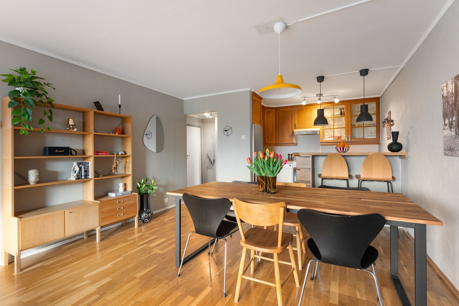 Fra entréen er det adkomst til et praktisk baderom. Galleribilde