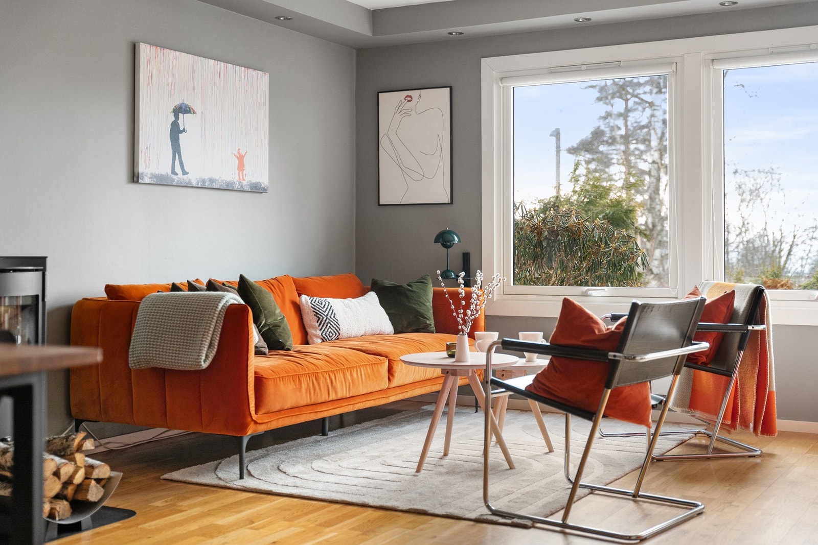 Fra stuen er det dirkete adkomst til en stor privat markterrasse. Galleribilde