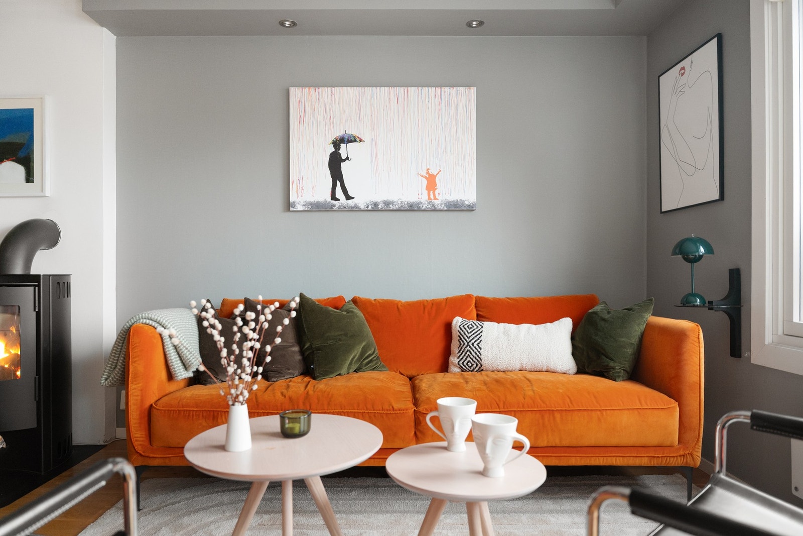 Nåværende eier har innredet med sofa og to stoler som skaper et behagelig lounge område. Galleribilde