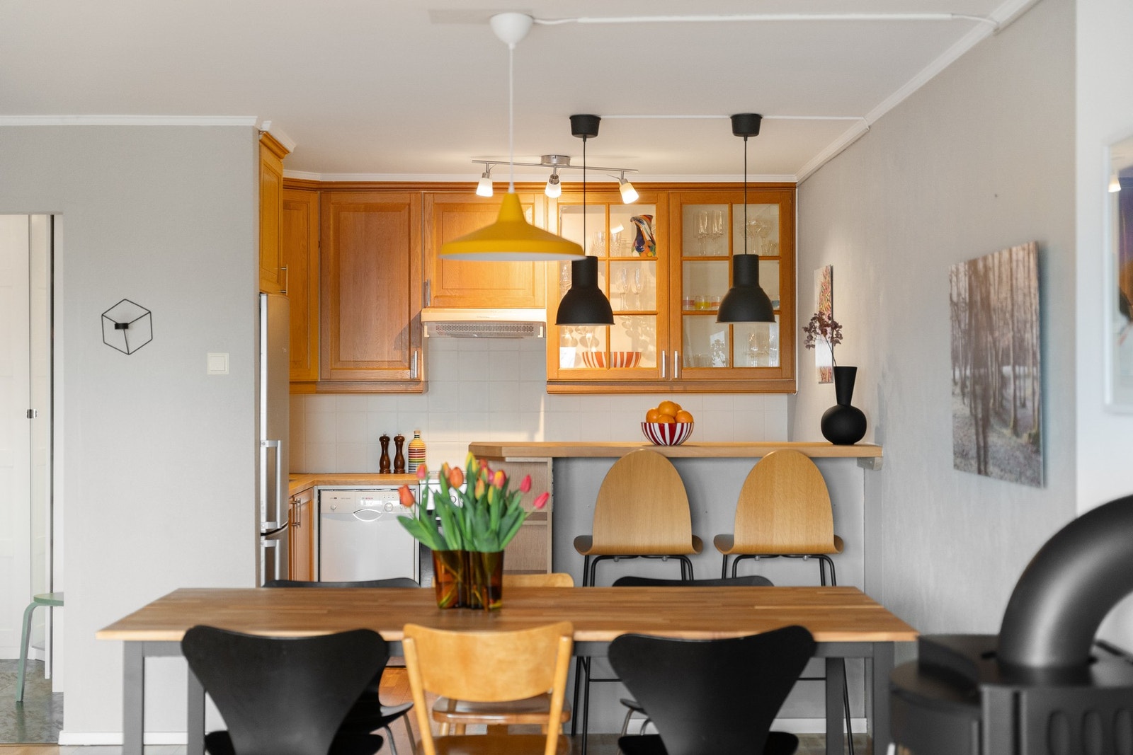 Kjøkkenet består av profilerte trefronter og er robust bygget. Galleribilde