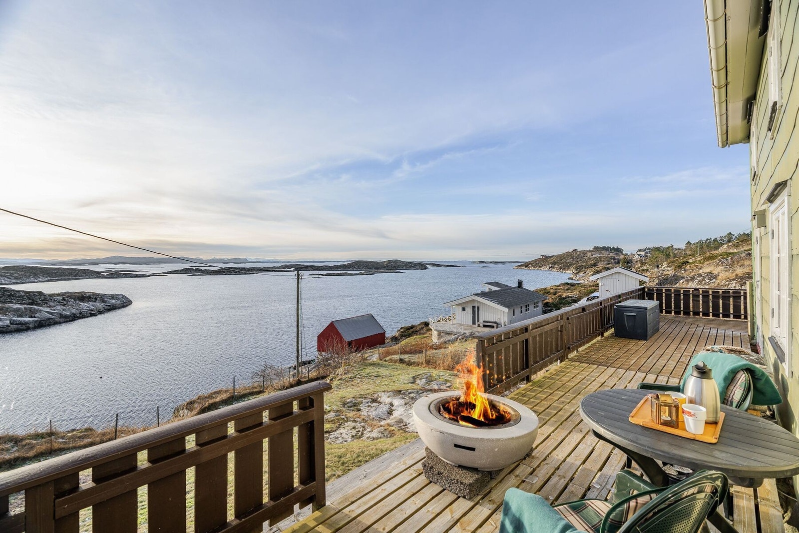 Her kan man flytte på seg etter vær og vind. Mulighet for sol fra morgen til kveld Galleribilde