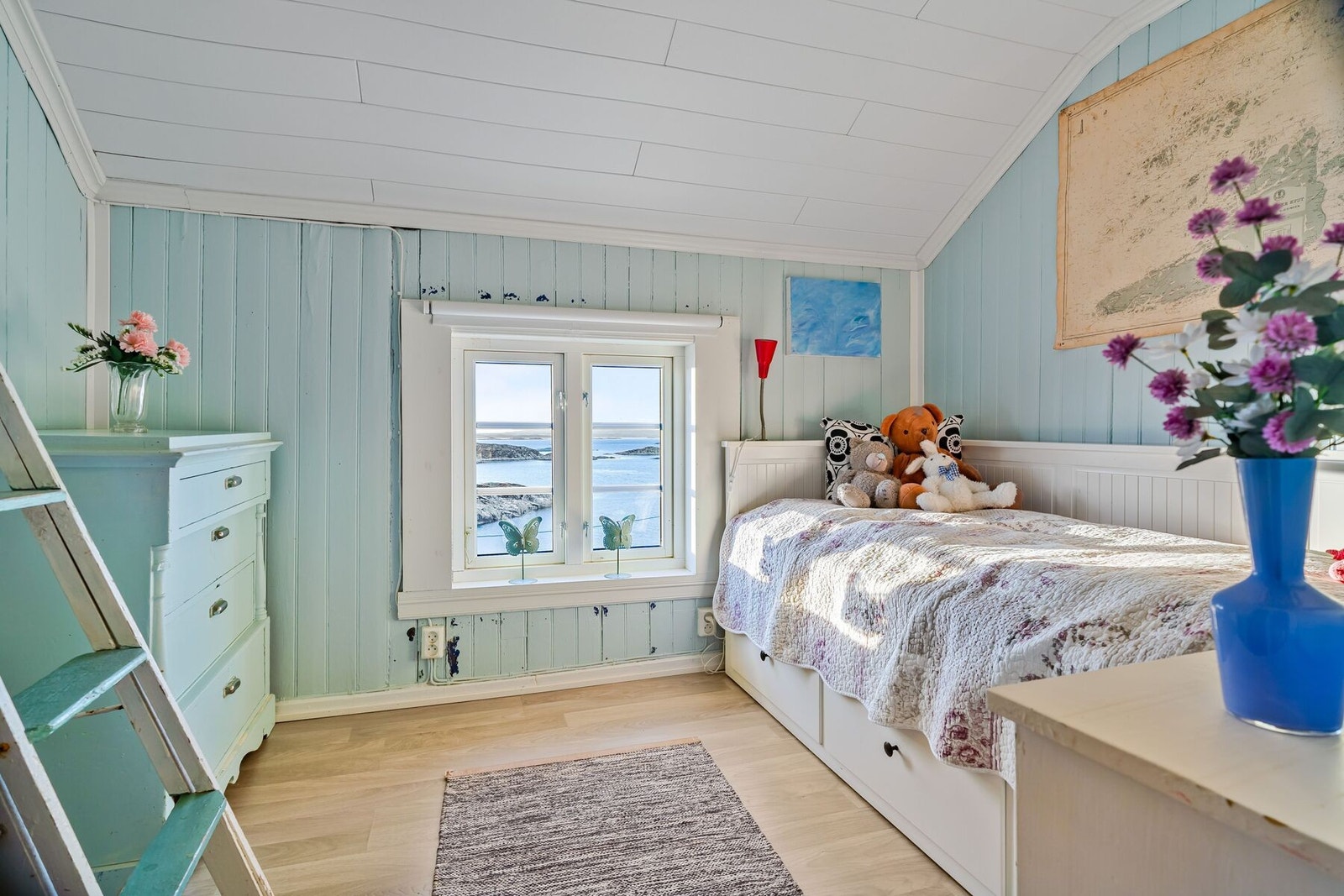 Soverom - Vi gjør oppmerksom på at det opplyses i tilstandsrapport at vindusmål i 2. etasje ikke tilfredsstiller dagens krav til rømningsveier Galleribilde