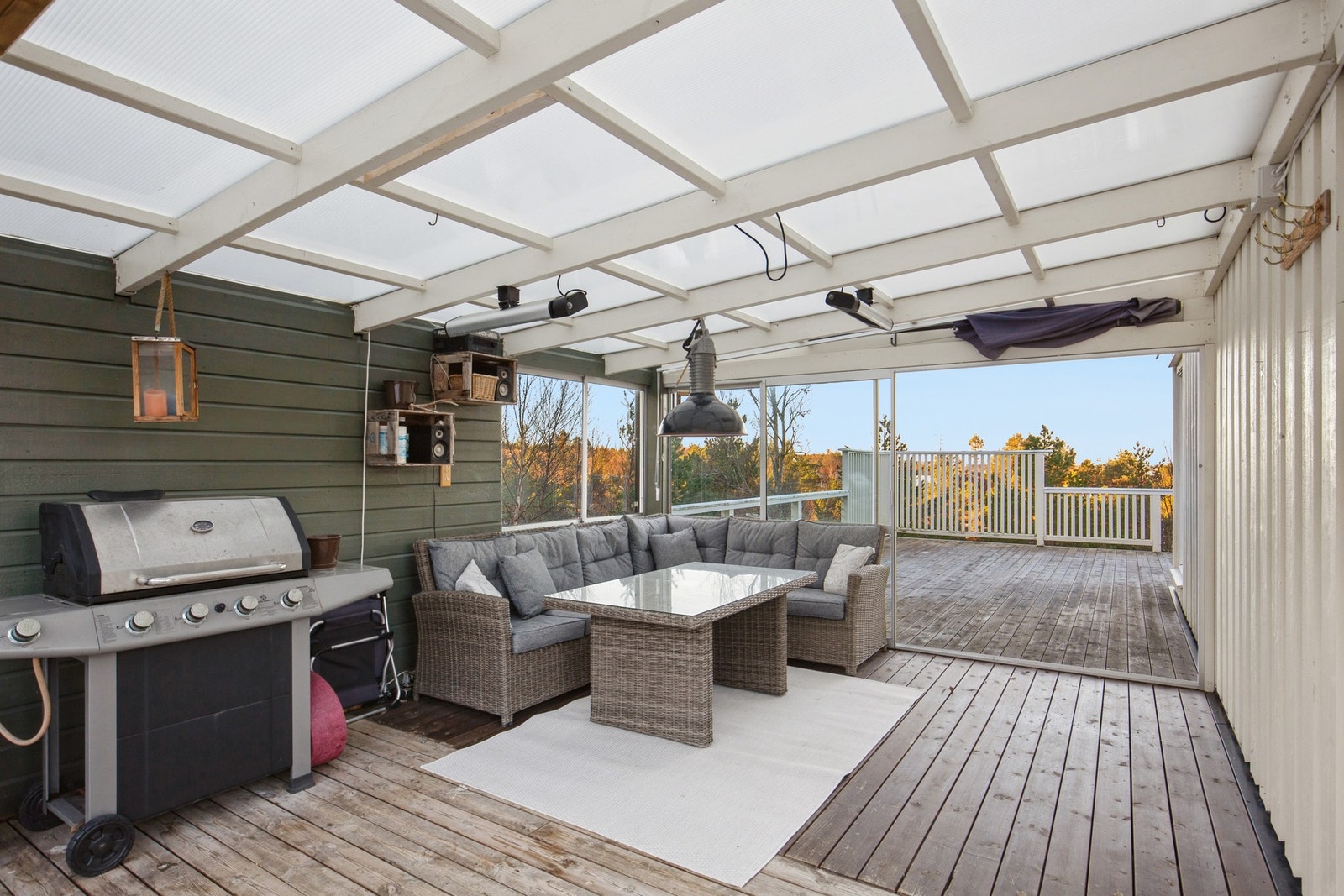 Lun og trivelig pergola Galleribilde