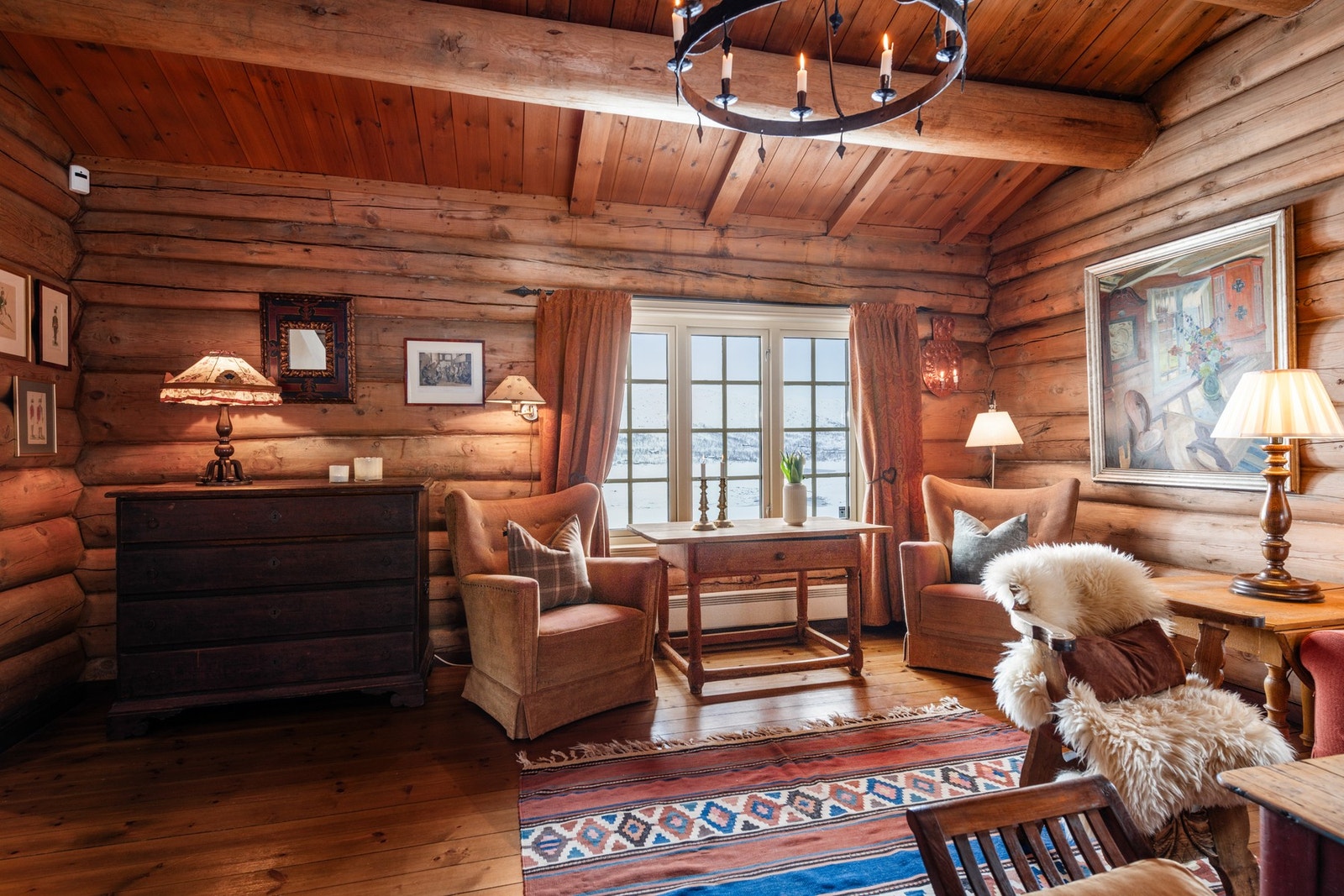 Fantastisk utsikt mot høyfjellandskapet og Sløddfjorden Galleribilde