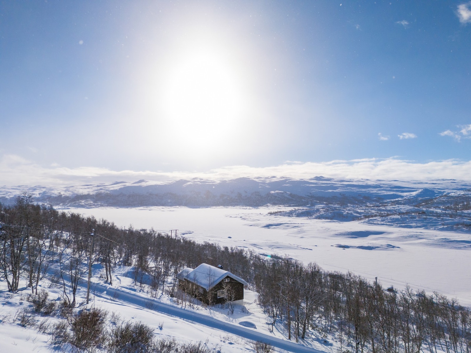 Her er et mangfold av turmål både sommers- og vinterstid rett utenfor hyttedøren Galleribilde