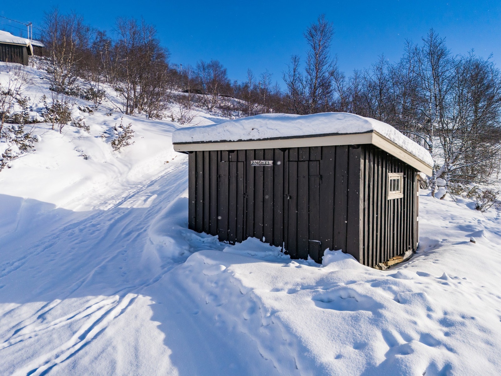 Frittliggende uthus/vedbod Galleribilde