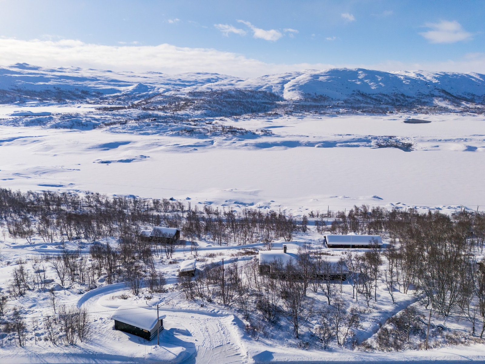 Fantastisk panoramautsikt med Sløddfjorden og høyfjellandskapet Galleribilde