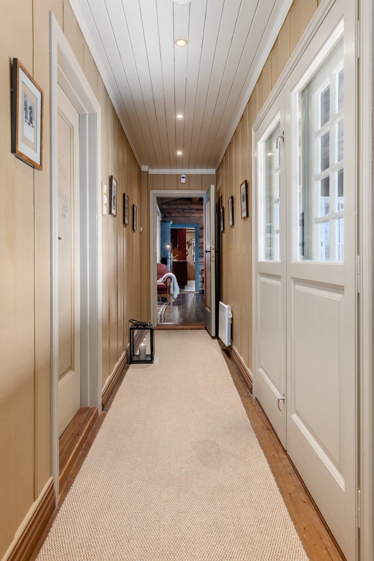 Mellomgang som binder sammen stue, bad og soverom Galleribilde