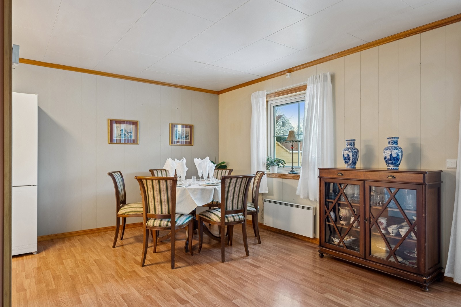 Spisestue ved kjøkkenet Galleribilde