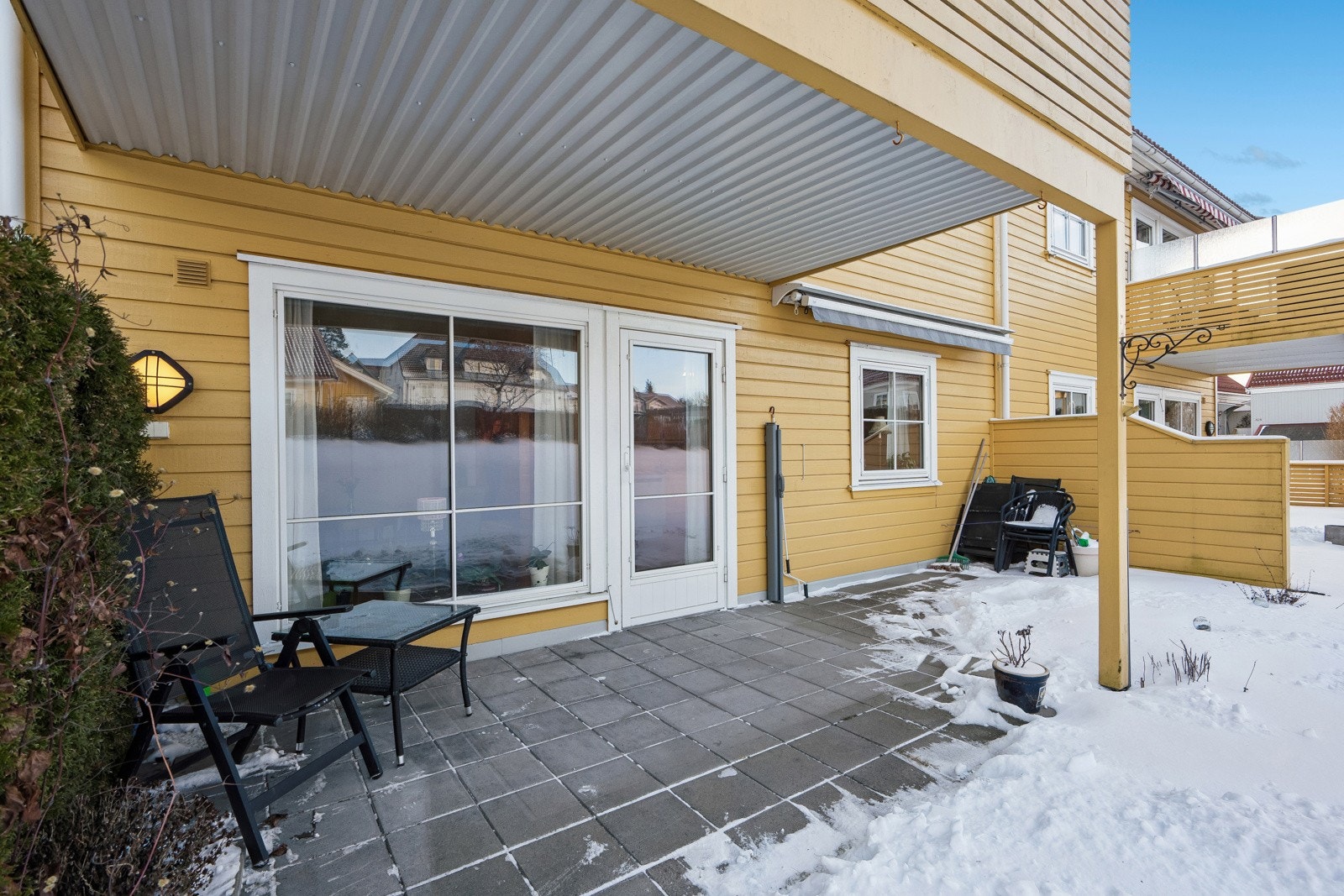 Uteplass på utsiden av stuen Galleribilde