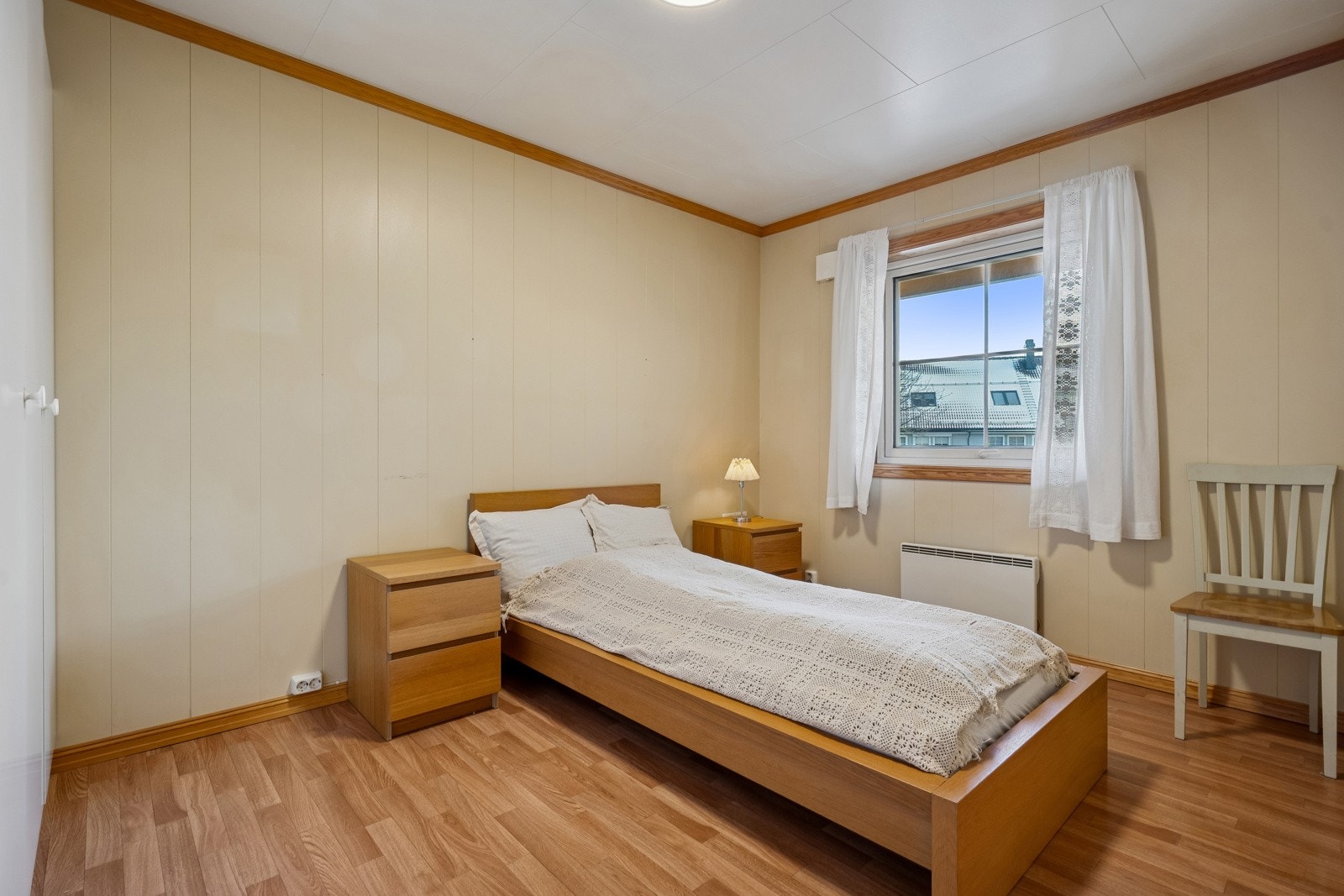 Soverom med garderobeskap Galleribilde