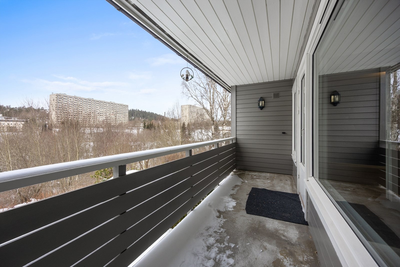 Verandaen med utgang fra soverommet gir en privat uteplass. Galleribilde