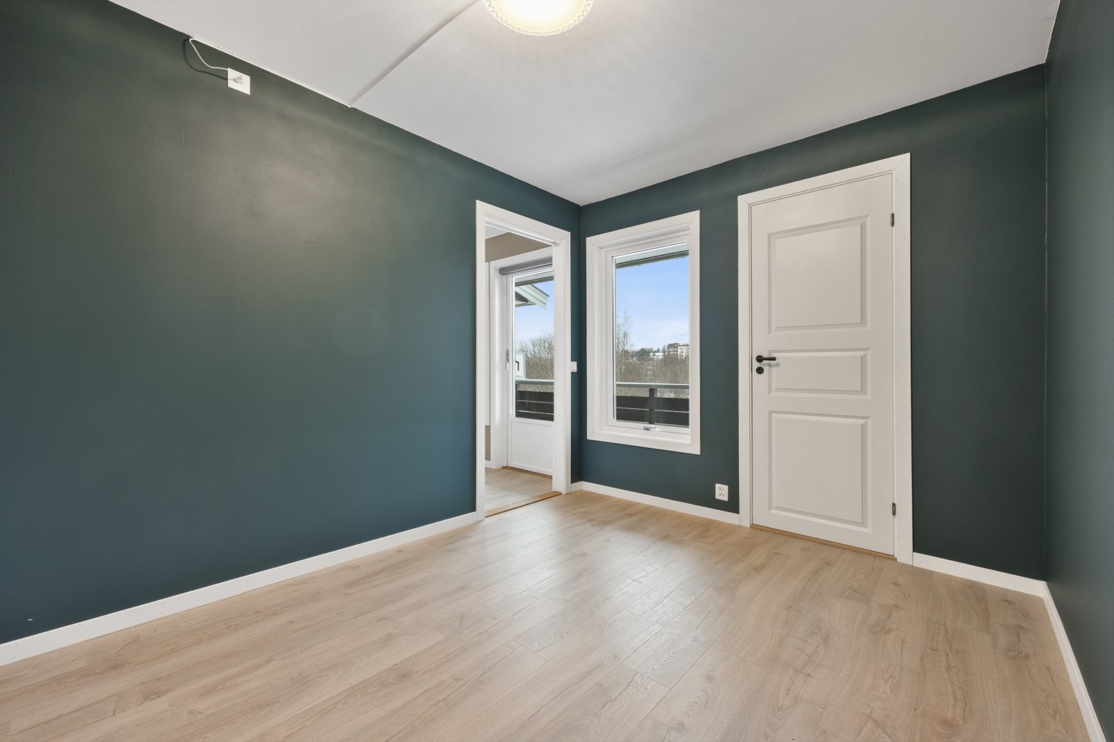 Det andre soverommet har en unik fordel med direkte utgang til egen veranda på ca. 8 m². Galleribilde