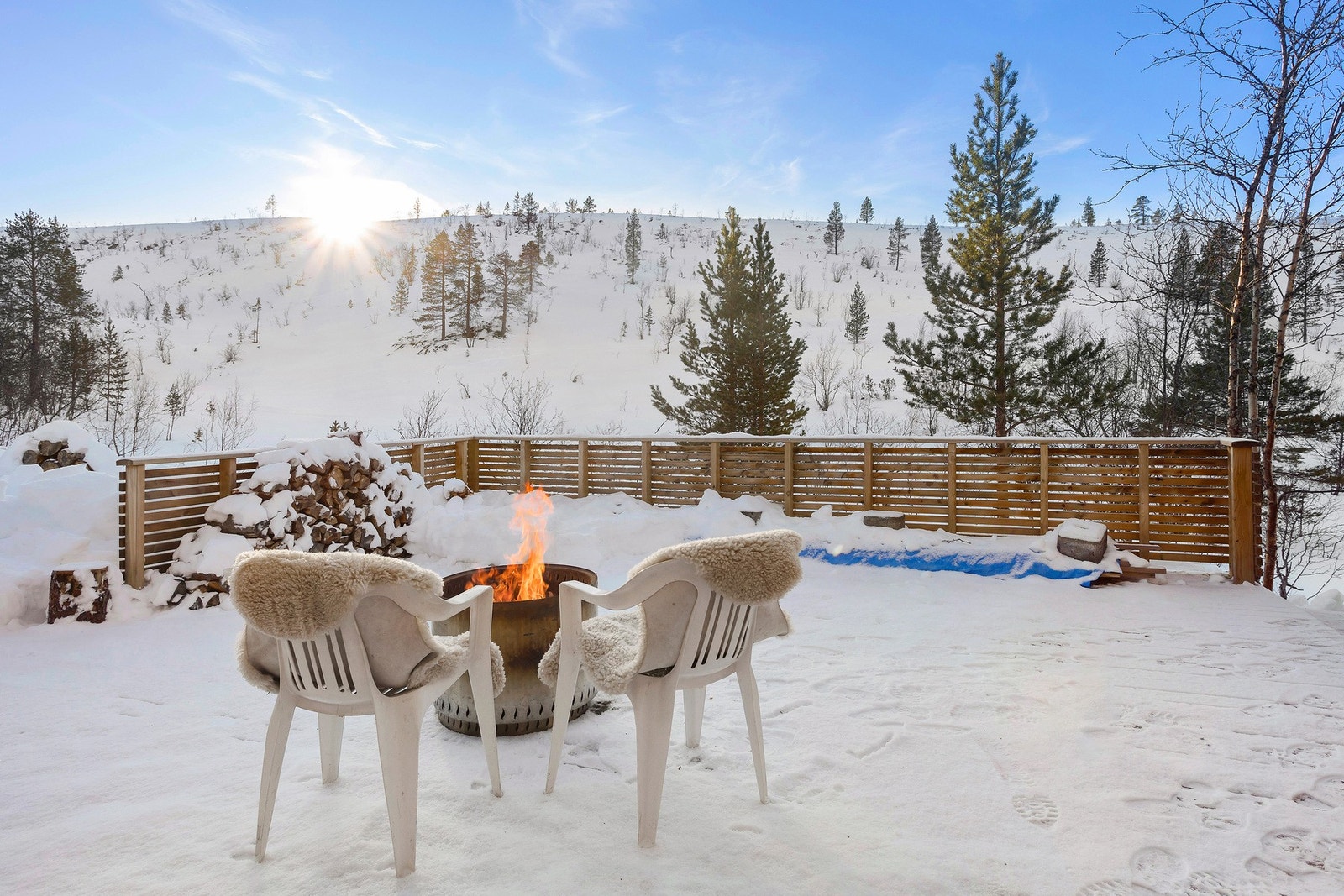 Ny sørvest vendt terrasse fra 2023 på 46 kvm med flotte solforhold. Galleribilde