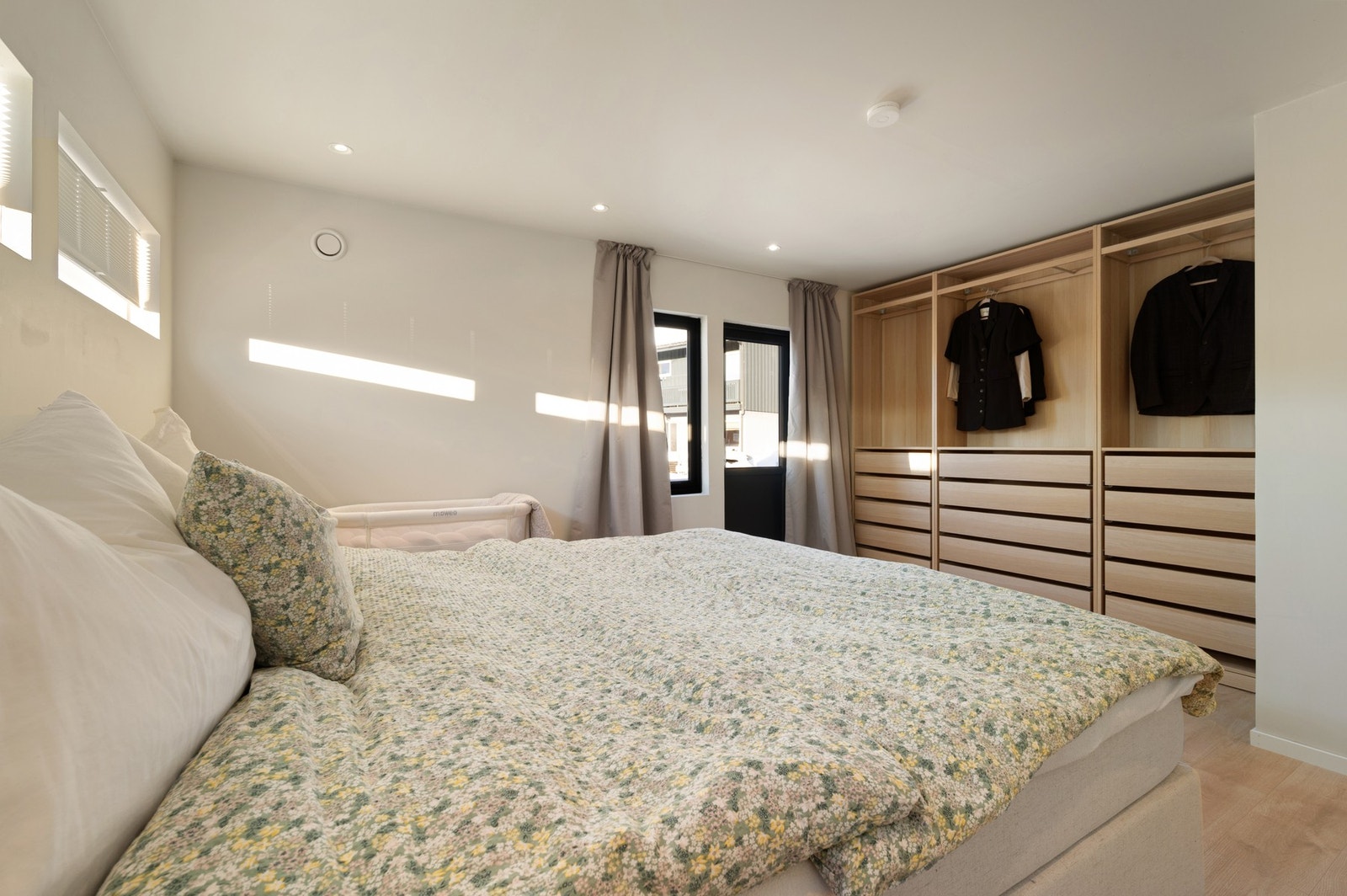 Det er fire soverom i boligens hoveddel Galleribilde