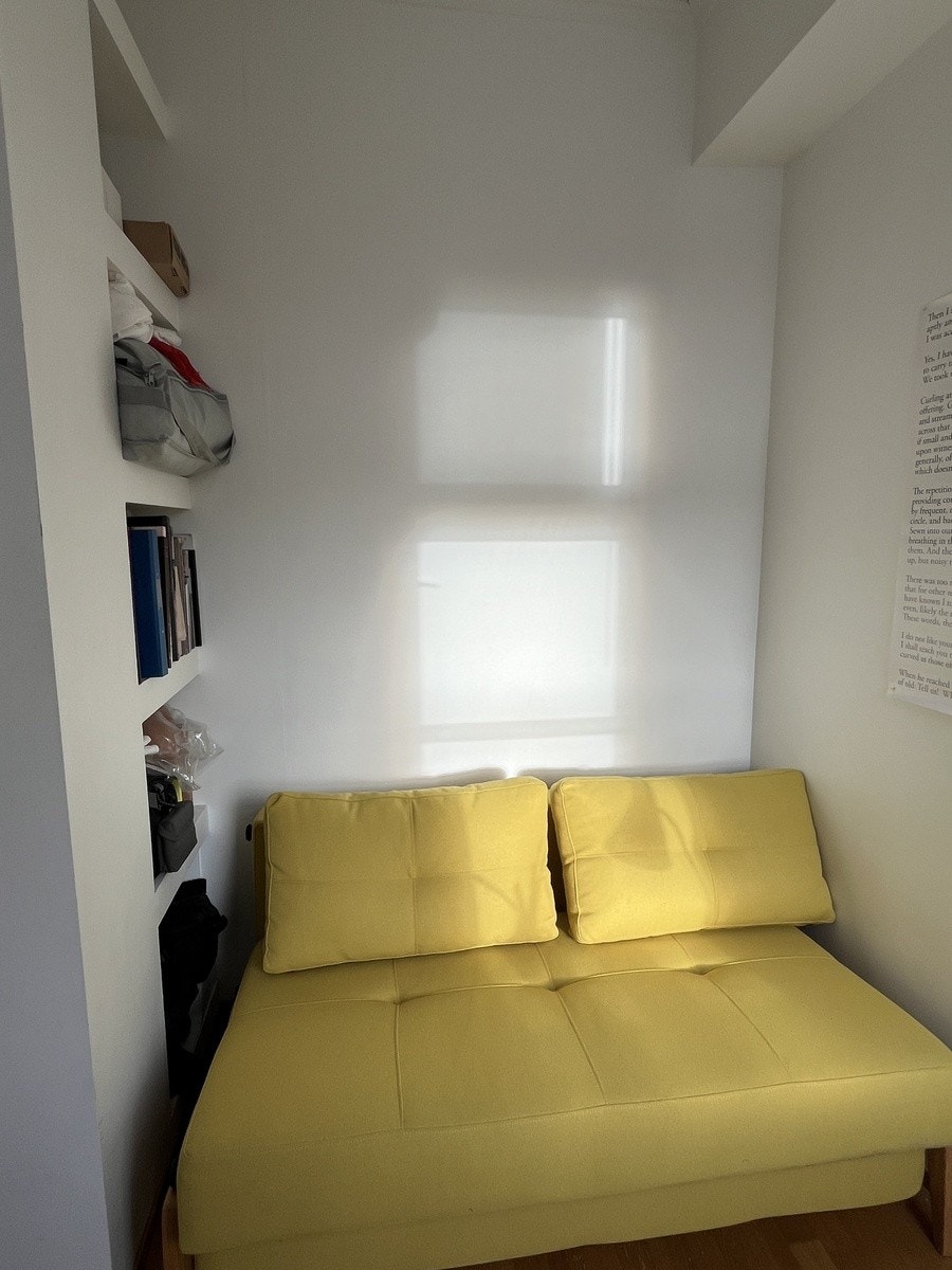 Soverommet med integrerte hyller (sovesofa følger ikke) Galleribilde