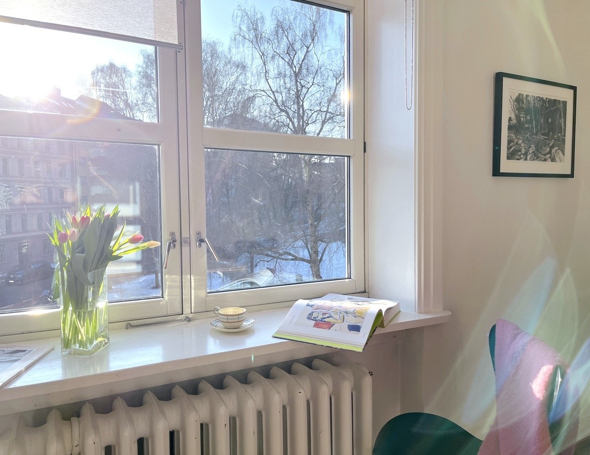 Morgenkaffen med utsikt mot Stensparken Galleribilde