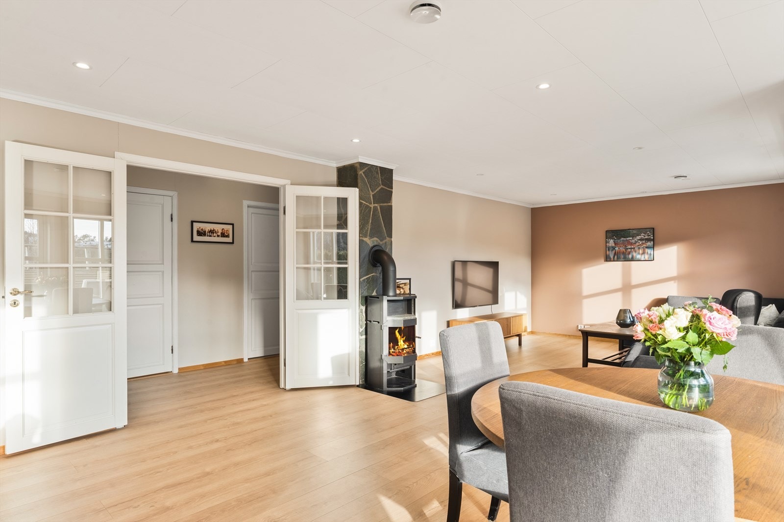 Vi beveger oss tilbake til stuen. Galleribilde