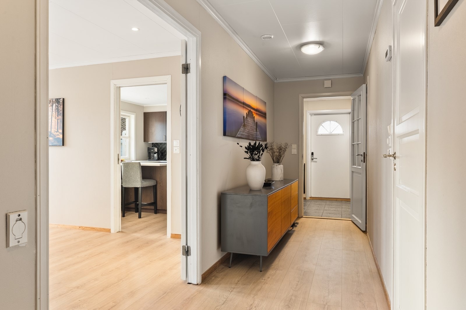 Boligen har også et meget romslig kryploft med god plass til julepynten og diverse som samler seg opp. Galleribilde