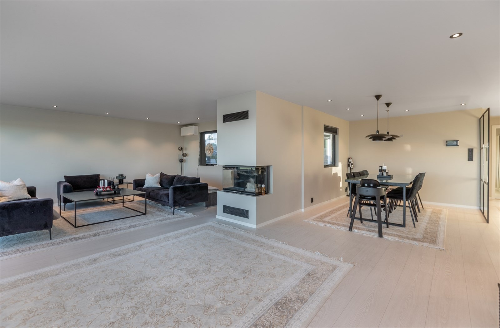 Romslig stue Galleribilde