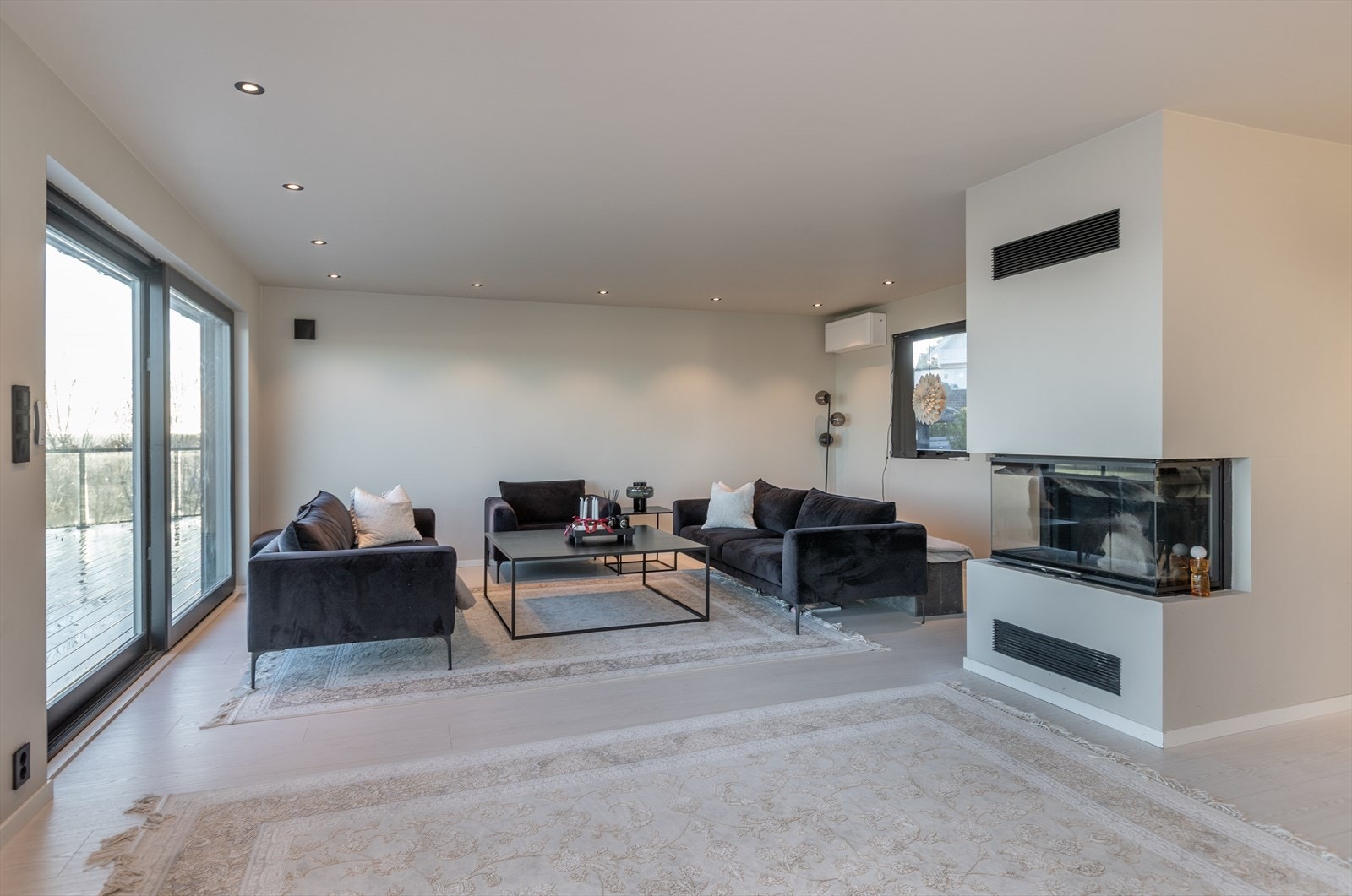 Peis i stuen Galleribilde