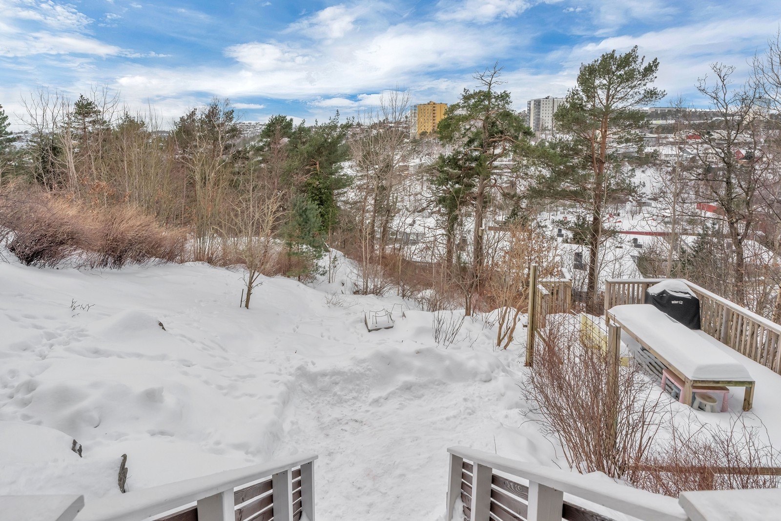 -m/trapp til platting og hage Galleribilde