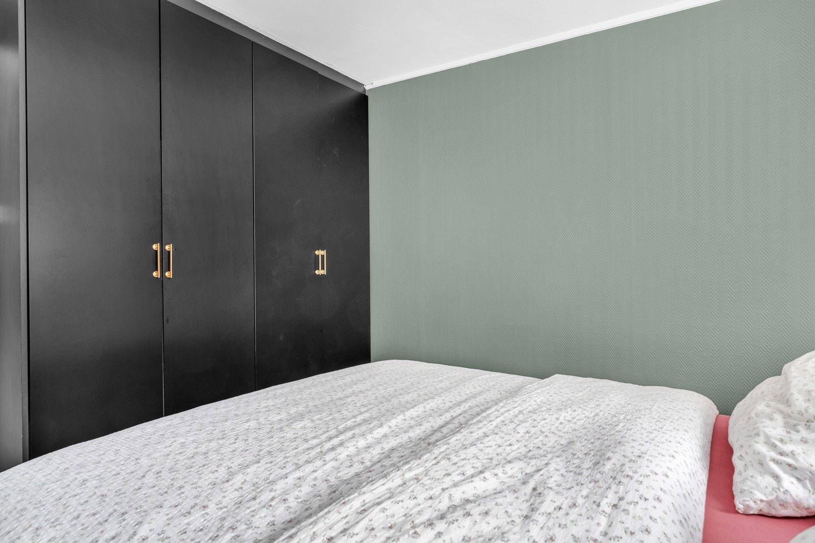 - og stort garderobeskap Galleribilde