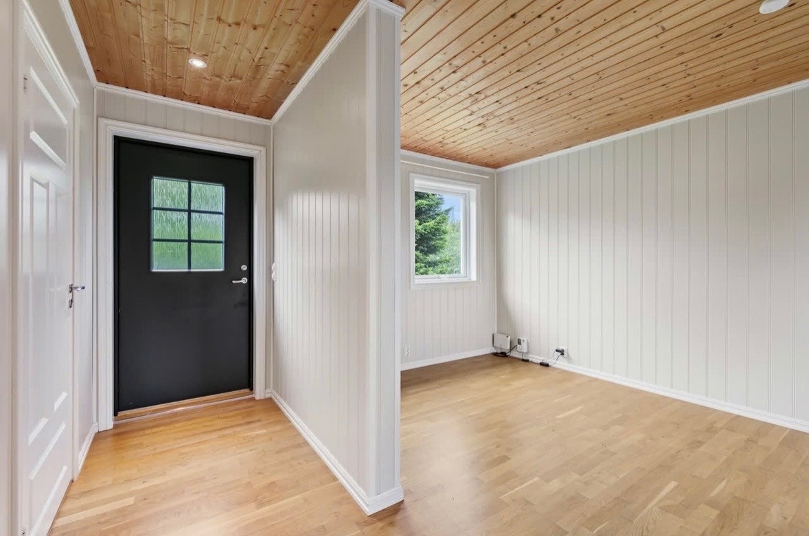 Entréen i leiligheten gir tilgang til bad og stue/kjøkken. Galleribilde