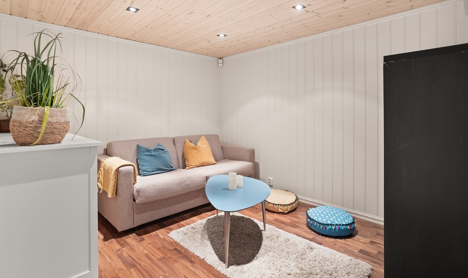 Kjellerstuen er et allsidig rom med varmekabler i gulvet. Galleribilde