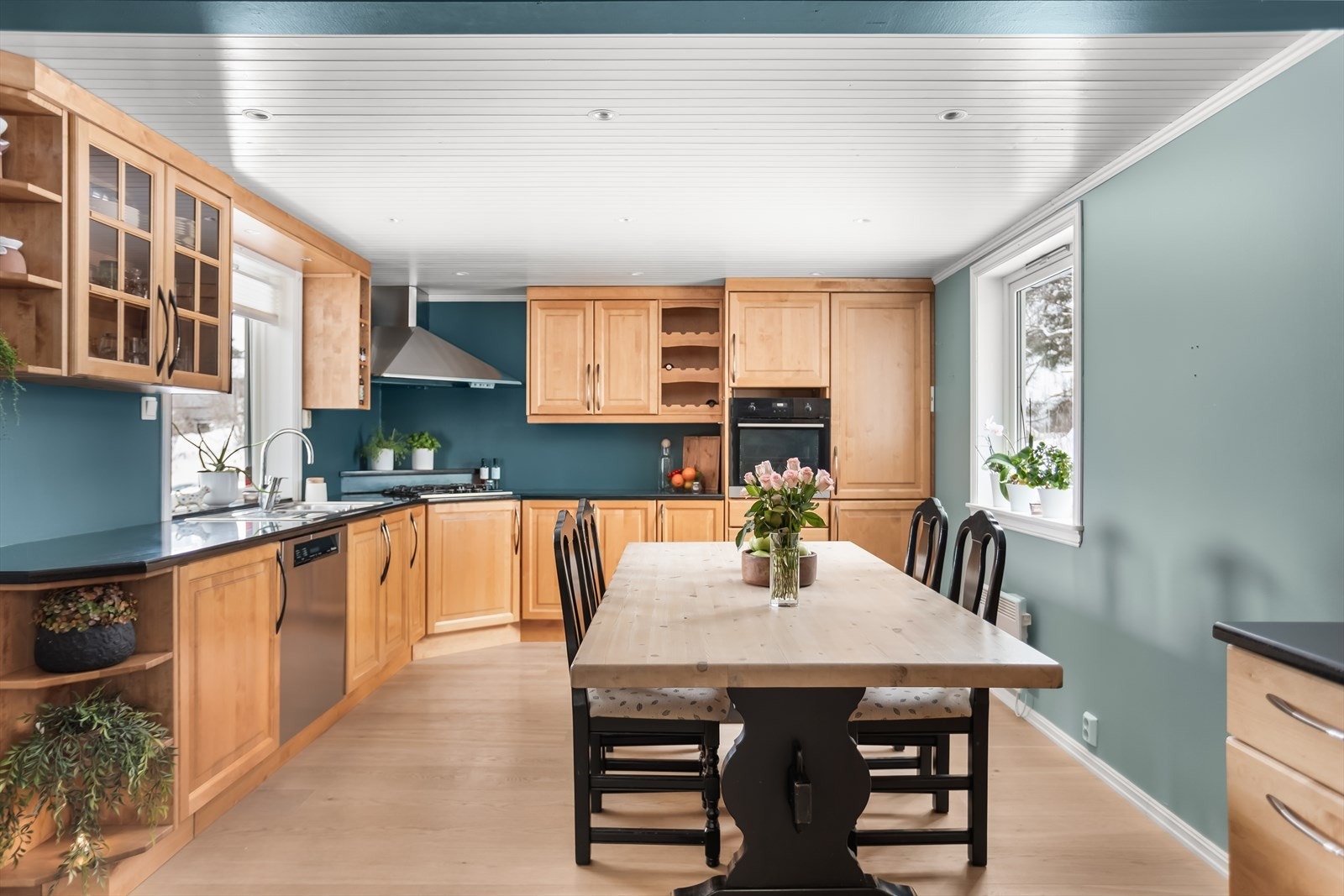 Det er god plass til en stor spisegruppe for hyggelige måltider. Galleribilde