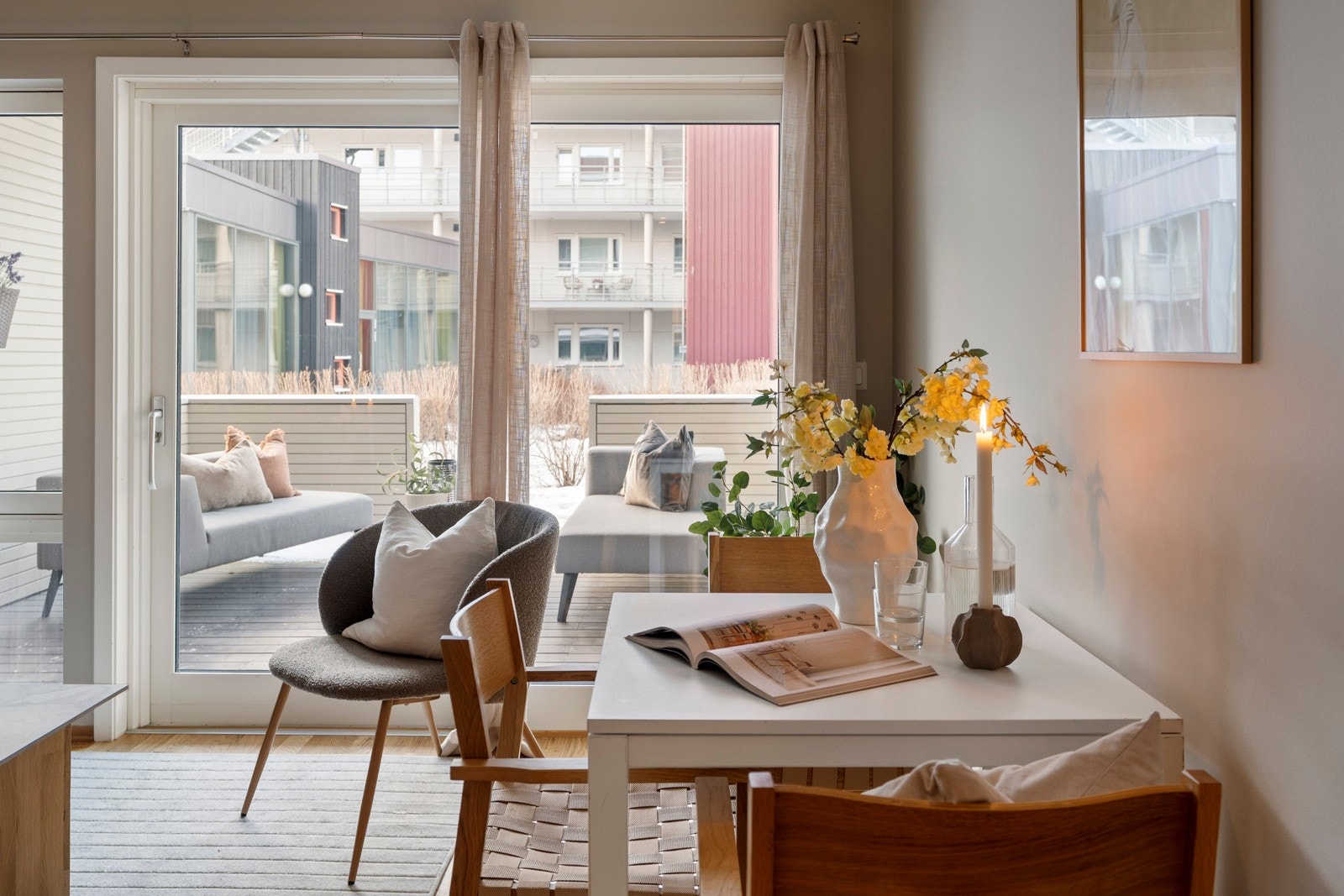 Det er plass til spisebord i tilknytning kjøkken. Galleribilde