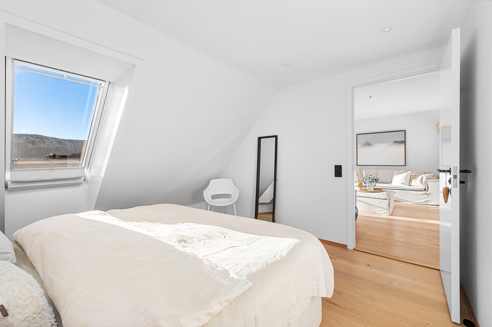 Fra soverom mot stue Galleribilde