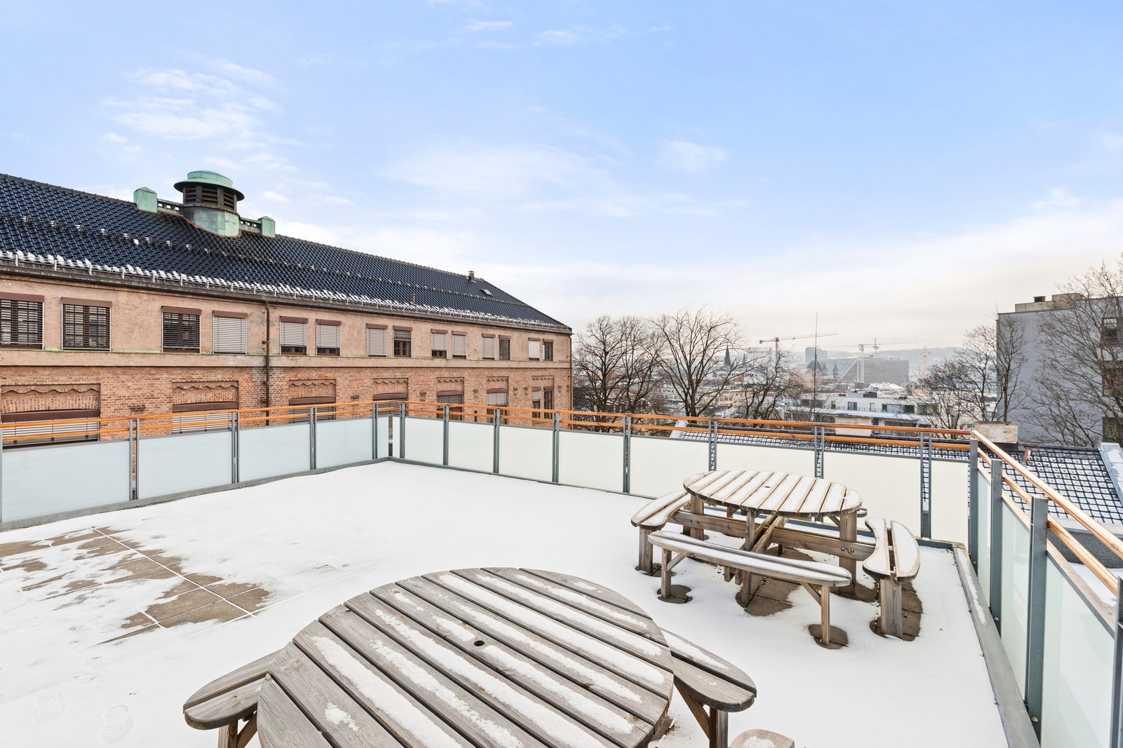 Beboere har tilgang til to flotte felles takterrasser Galleribilde