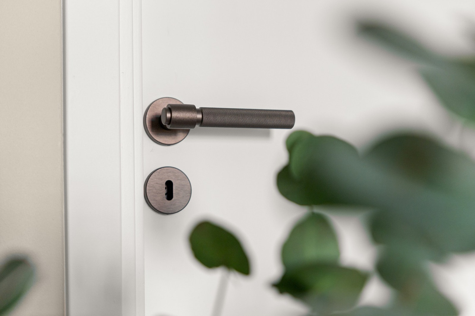 Boligen har fått nye innerdører med nye, lekre håndtak Galleribilde