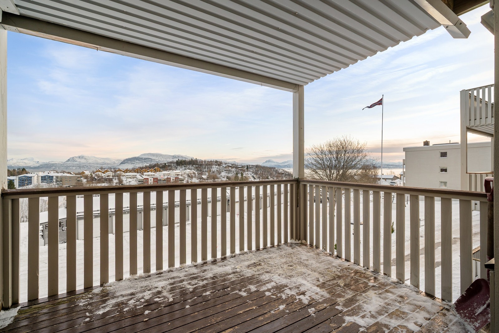 Balkong med plass til utemøbler Galleribilde