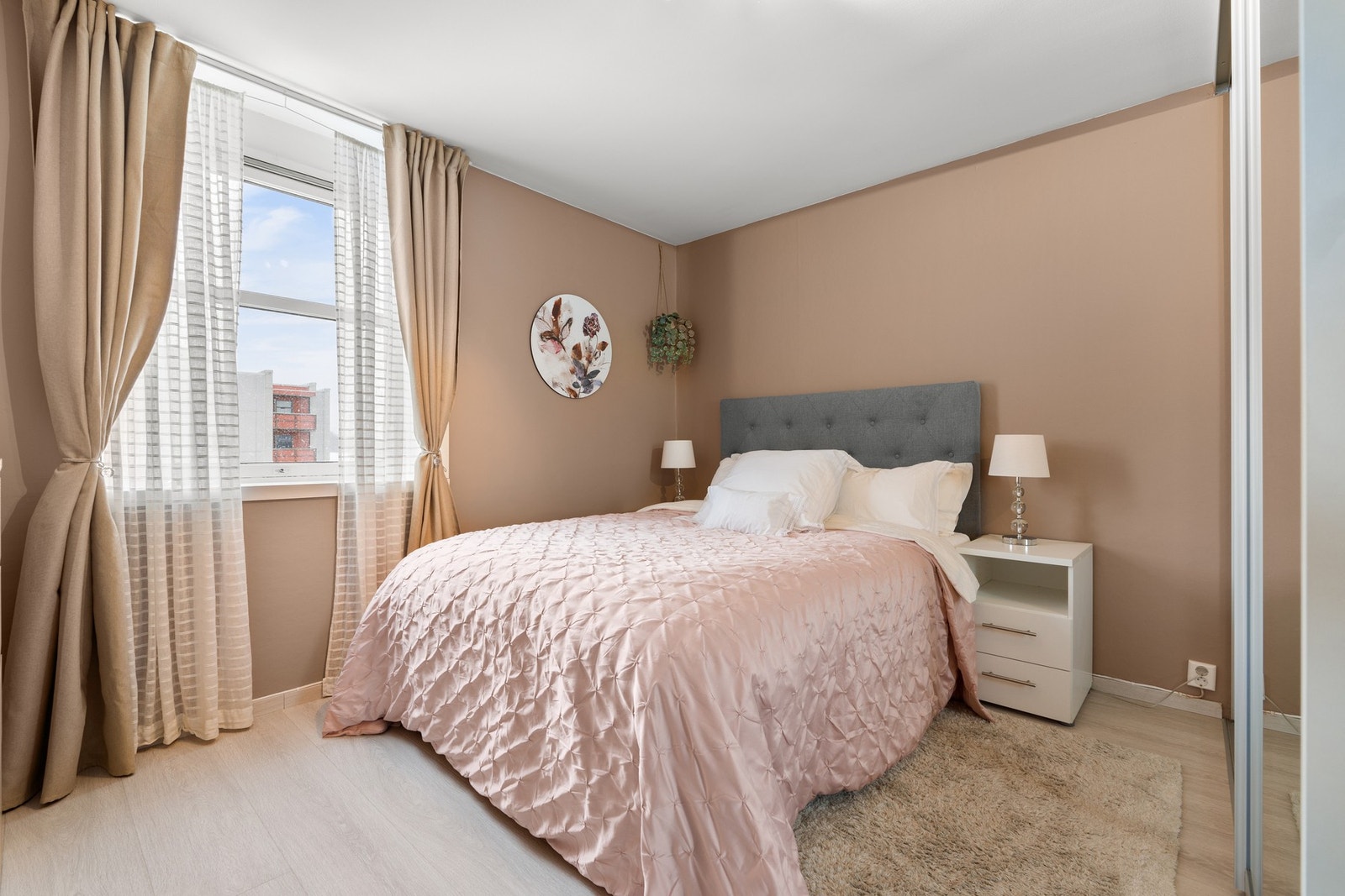 Romslig soverom på 12 kvm. Galleribilde