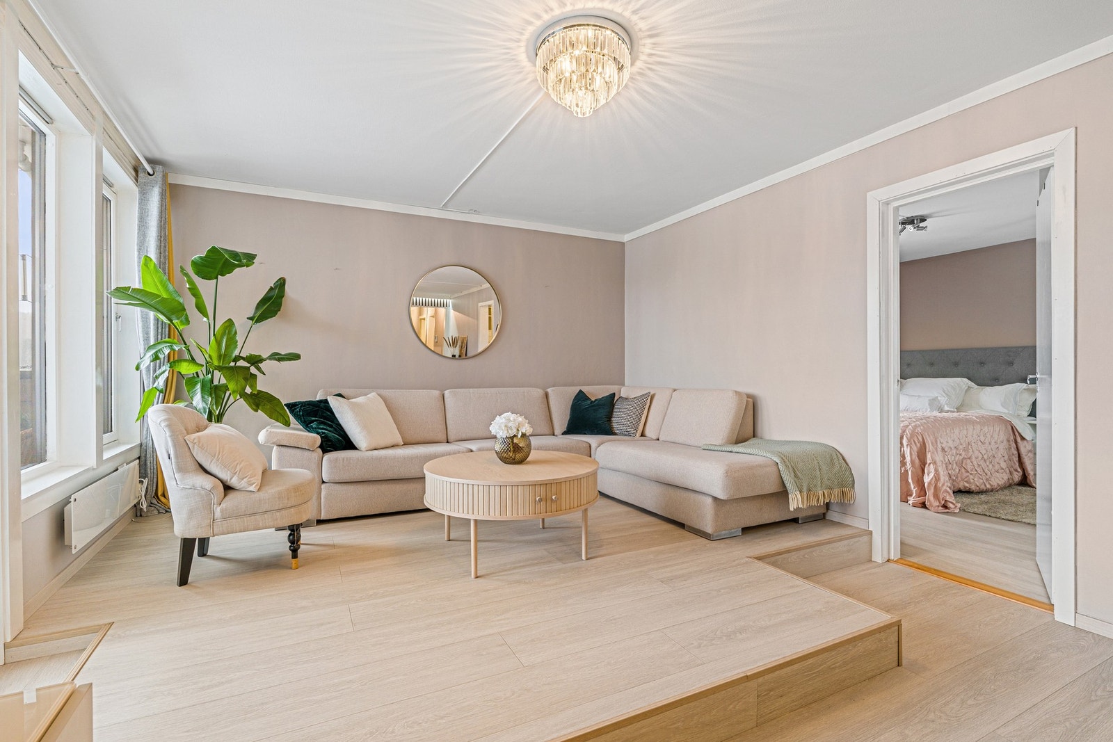 Leiligheten har en usjenert beliggenhet i byggets 11. etasje. Galleribilde