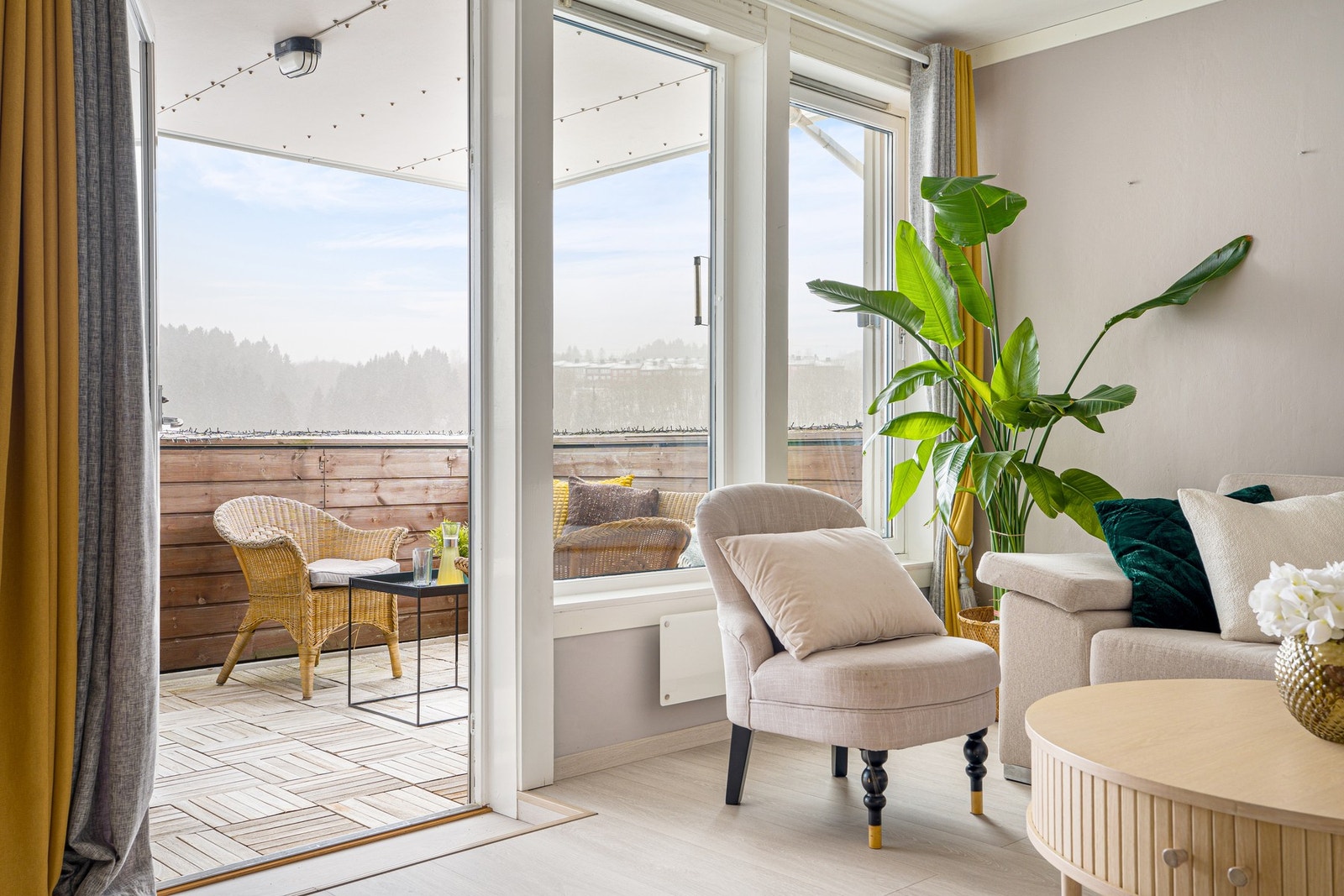 Fra stuen er det utgang til en herlig balkong. Galleribilde