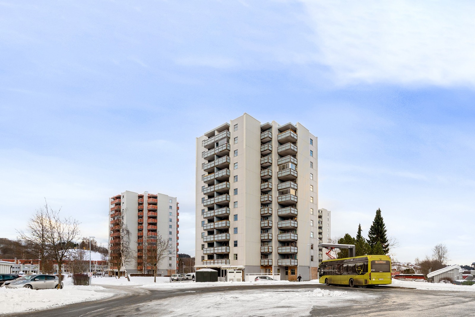 Fra leiligheten er det gangavstand til dagligvare, barnehage, skole og flotte turmuligheter. Velkommen til en hyggelig visning! Galleribilde