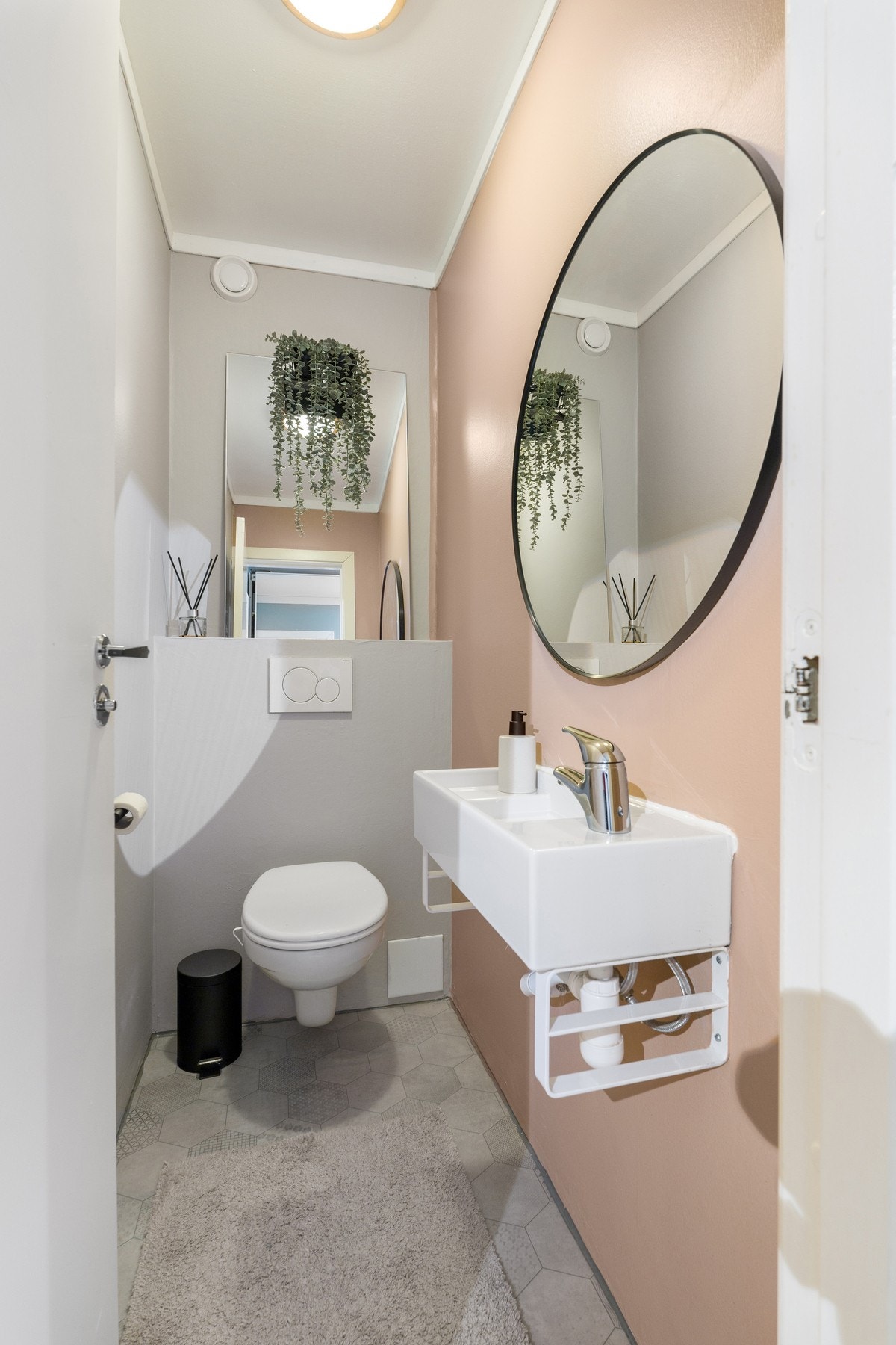 Separat toalettrom vurdert til tilstandsgrad 1 av takstmann. Galleribilde