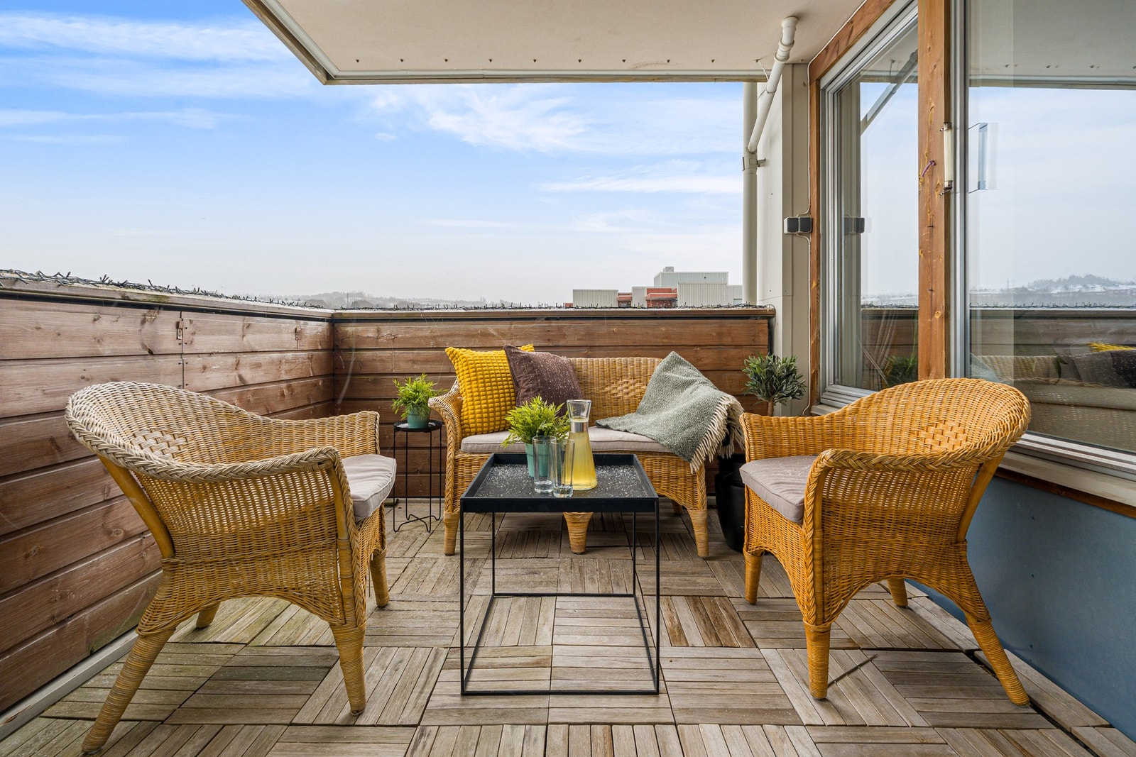 God plass til sittegruppe og ønsket utemøblement. Galleribilde