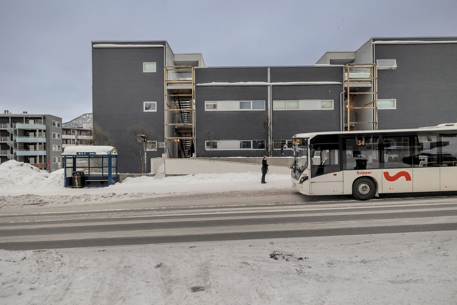 Umiddelbar nærhet til bussforbindelse. 10 minutters gangavstand til sentrum. Galleribilde